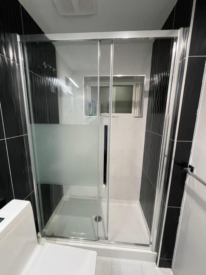 Modern & Luxurious Suites In Surrey Kültér fotó