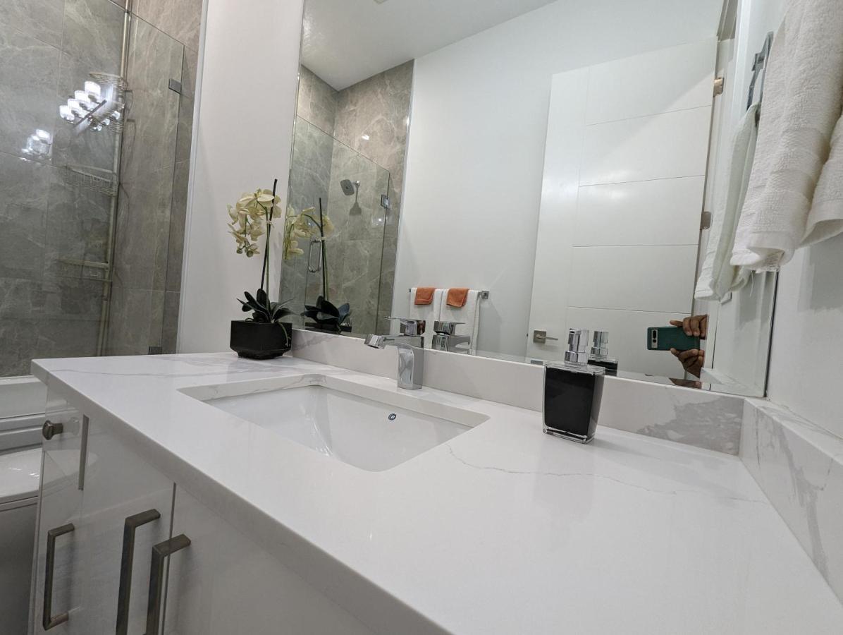 Modern & Luxurious Suites In Surrey Kültér fotó