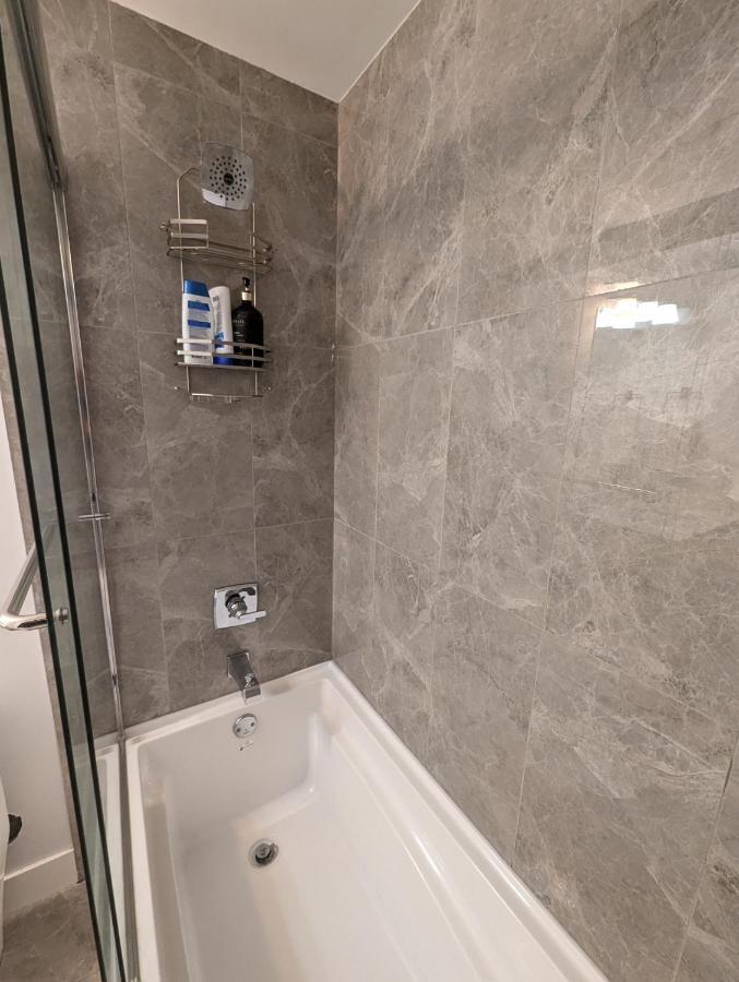 Modern & Luxurious Suites In Surrey Kültér fotó